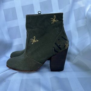 Esquivel Army Green Ankle Boots